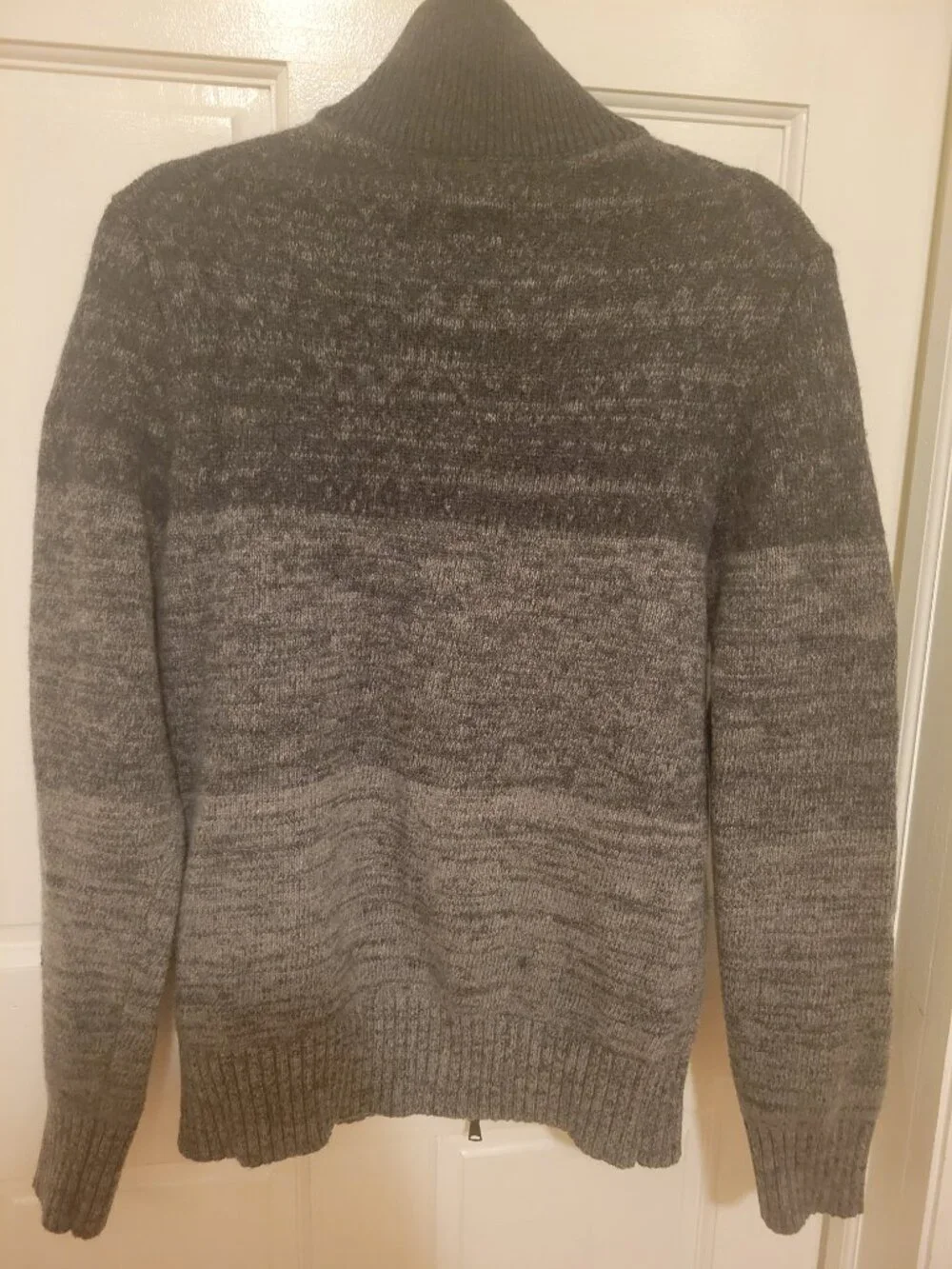 Banana Republic full zipper men sweater, 80% merino wool,size L